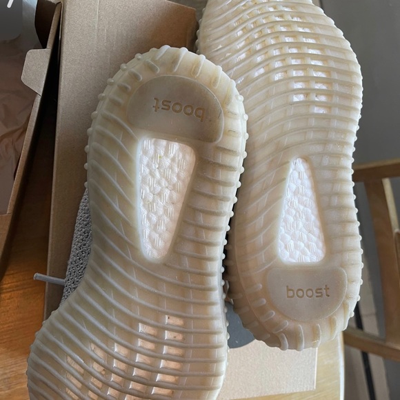 Adidas Yeezy 350v - Picture 2 of 12